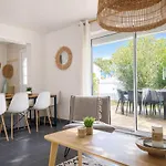 Nelly's House - Garden & Terrace 펜션 *
